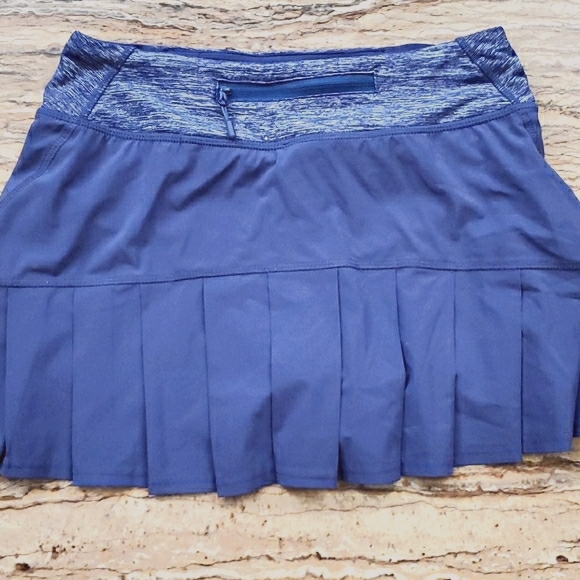 Lululemon skort - Picture 2 of 4